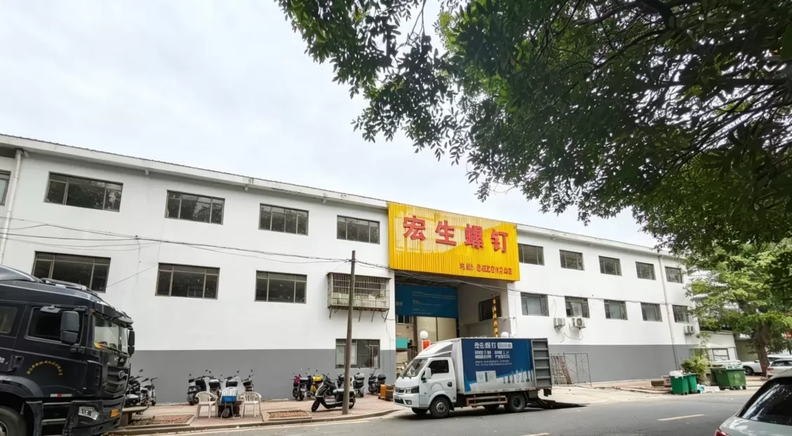 宏生螺钉用心做螺丝用心创品牌，厂家直供定制各类螺栓紧固件